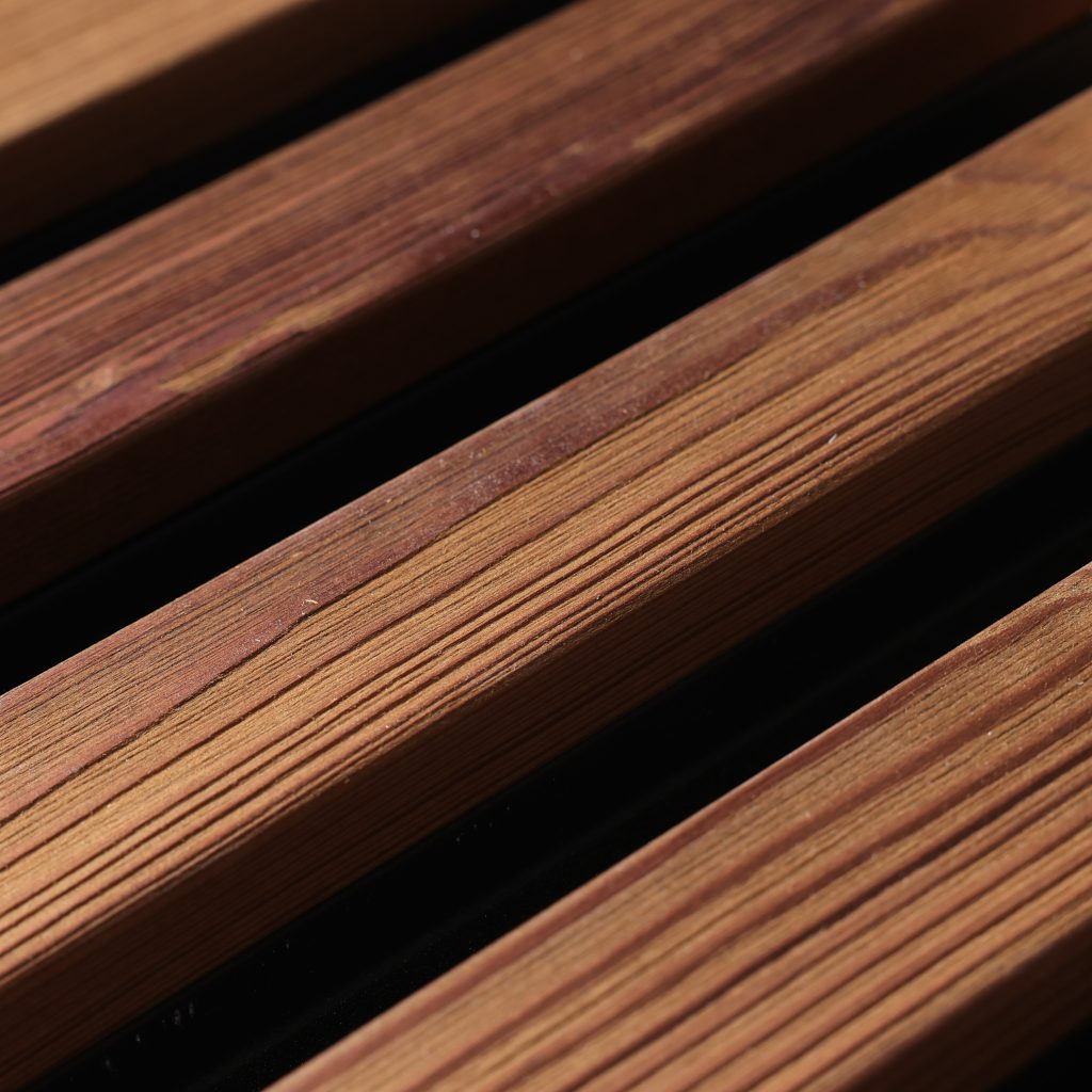 Afbeelding 4 van 4 in AluWood Oiled Brown - Kleurstaal galerie