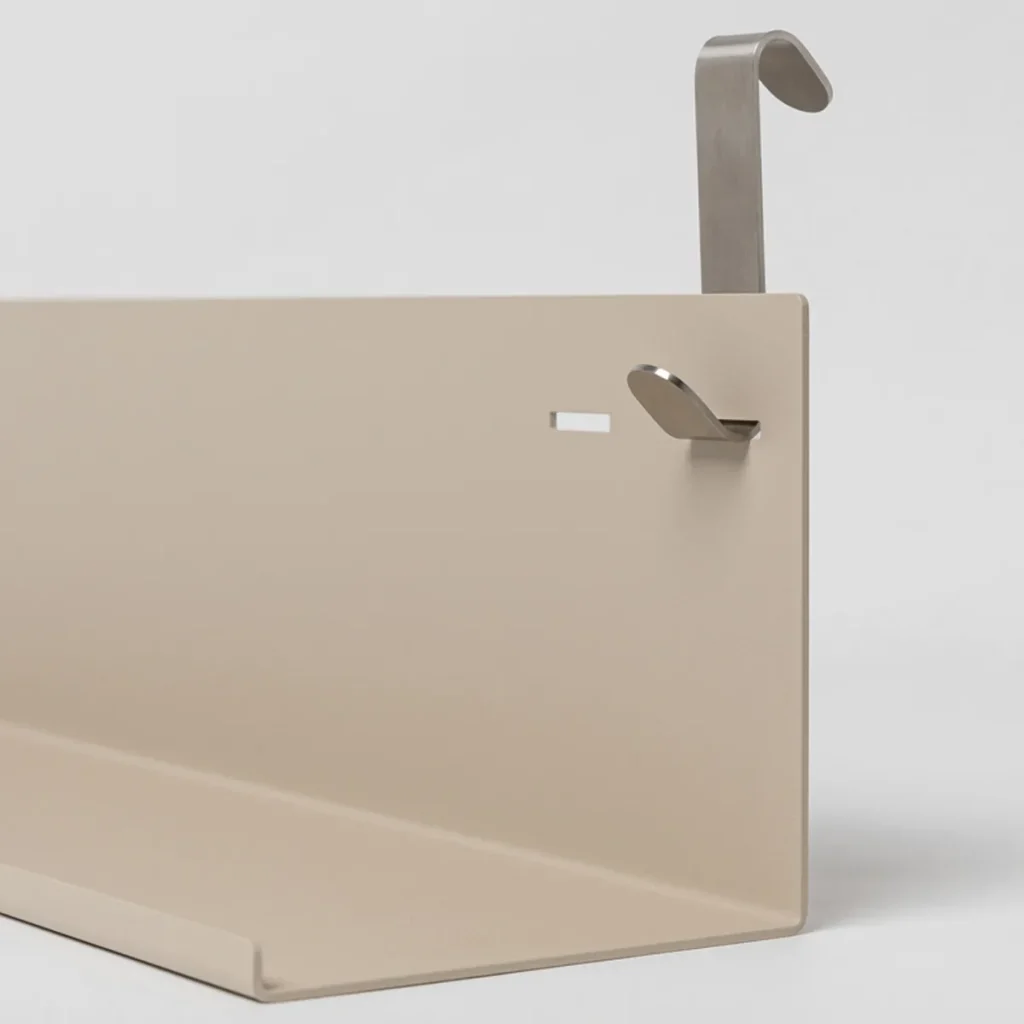 Afbeelding 2 van 8 in EMBRACE | Nell Metal Shelf galerie