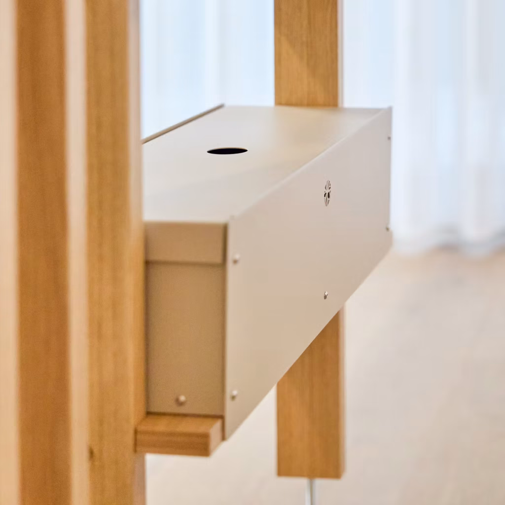 Afbeelding 4 van 9 in EMBRACE | Nell Metal Box galerie