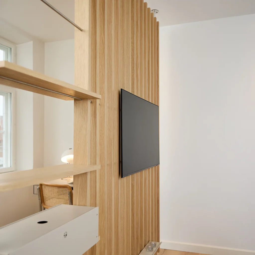 Afbeelding 7 van 8 in EMBRACE | Nell TV-Mount galerie