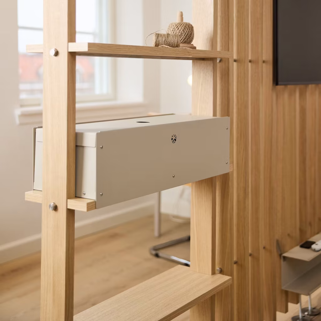 Afbeelding 7 van 9 in EMBRACE | Nell Metal Box galerie