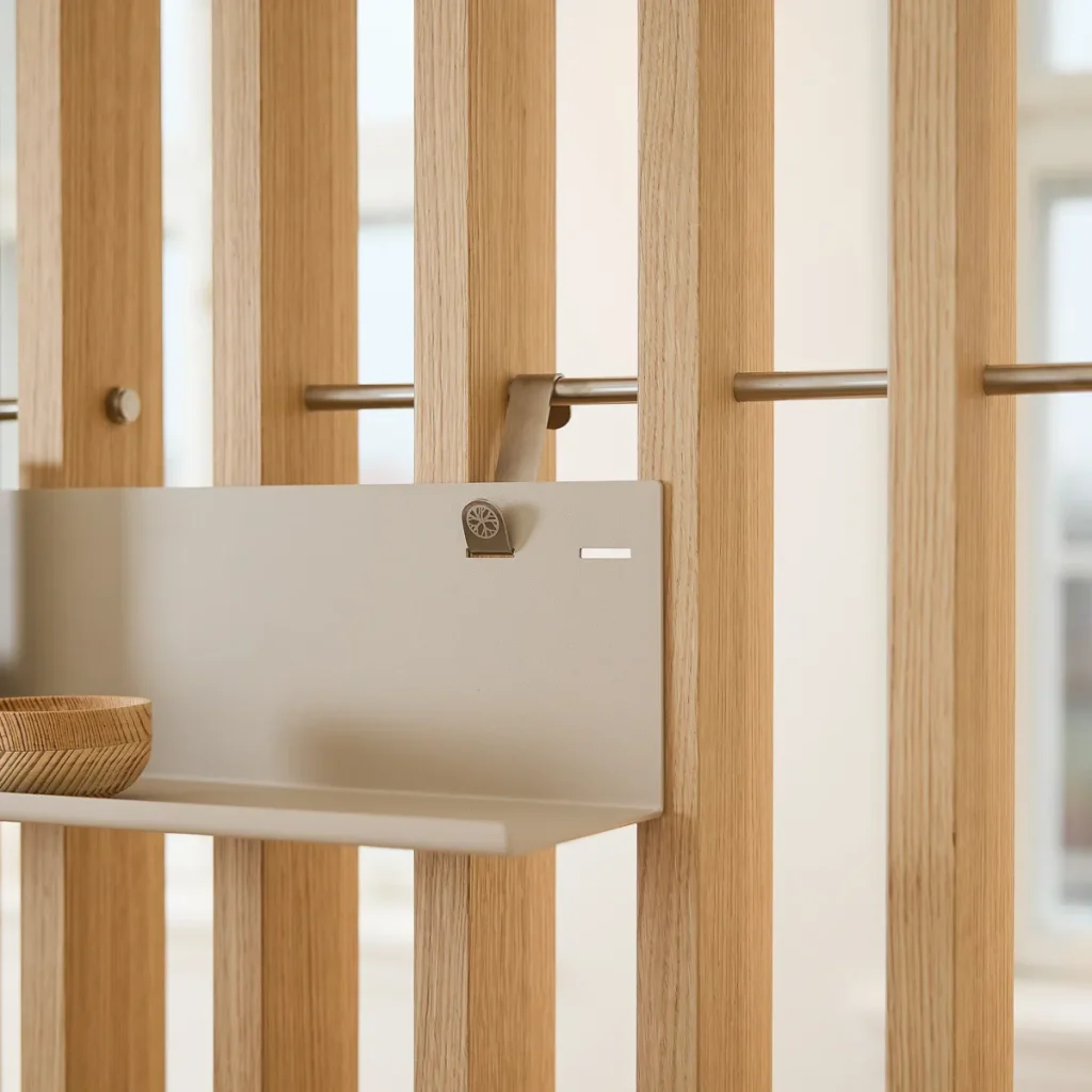 Afbeelding 7 van 8 in EMBRACE | Nell Metal Shelf galerie